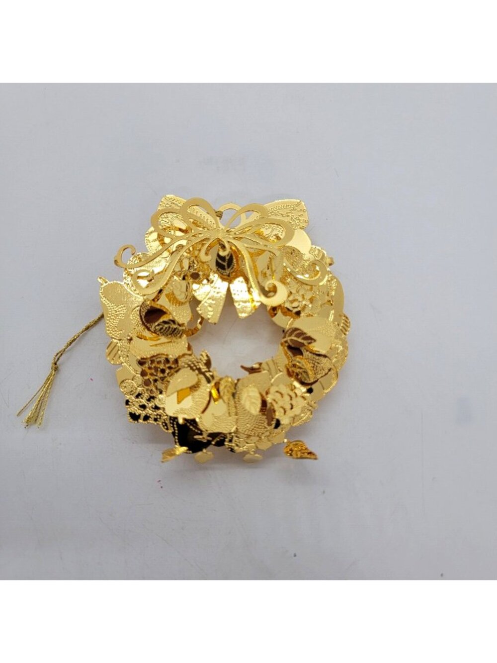 Danbury Mint - 1986 Festive Wreath 23 kt Gold Christmas Ornament